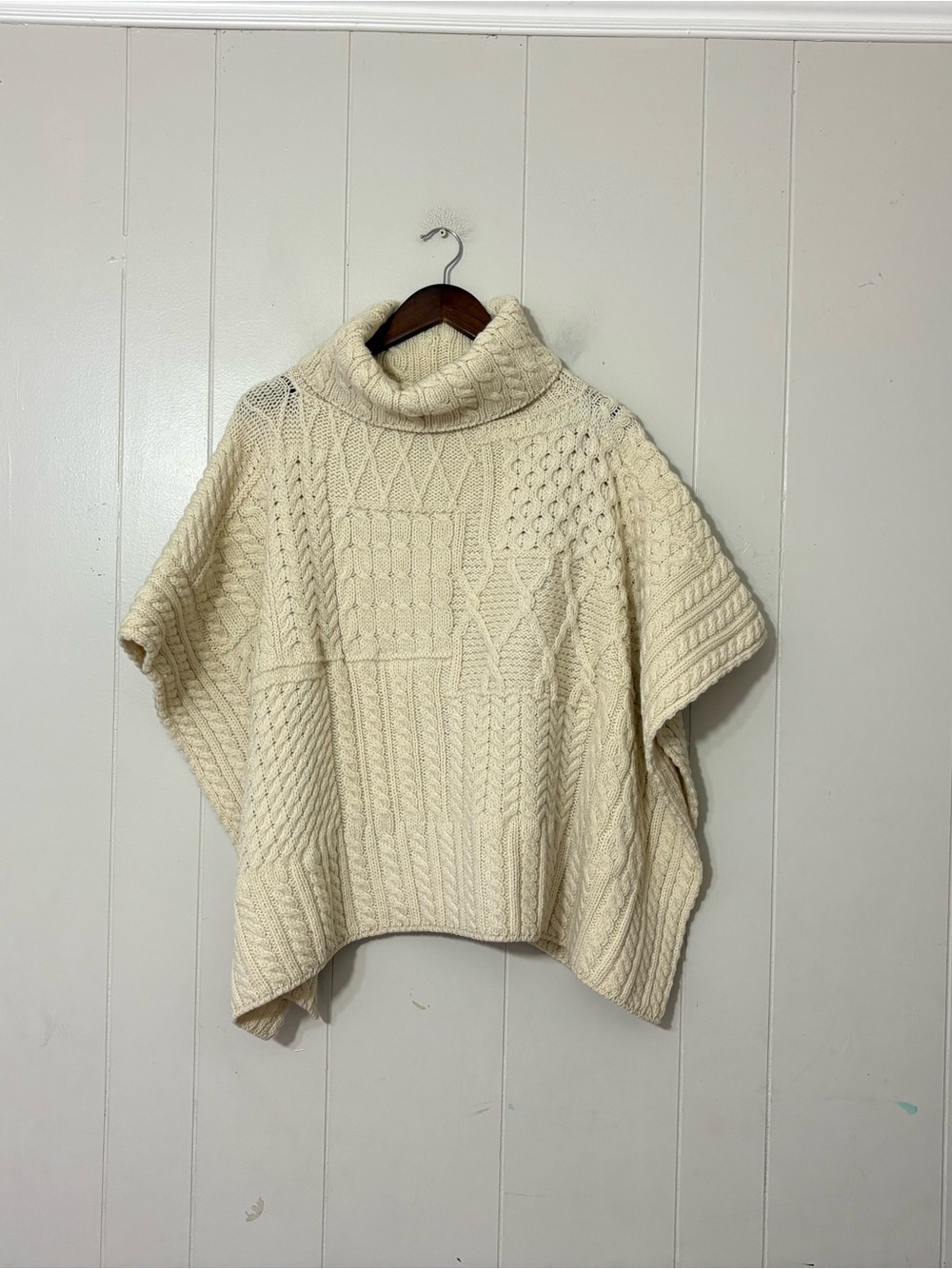 Blarney Woollen Mills 100% Merino Wool Aran Knit Poncho Cape Ivory One Size